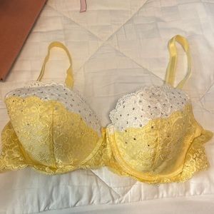 EUC Victoria’s Secret bra